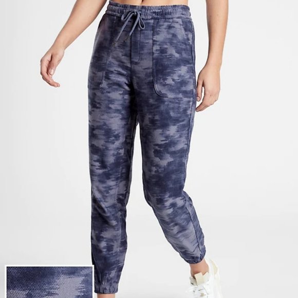 Athleta Farallon Printed Jogger size 0 Inversion Medieval Violet